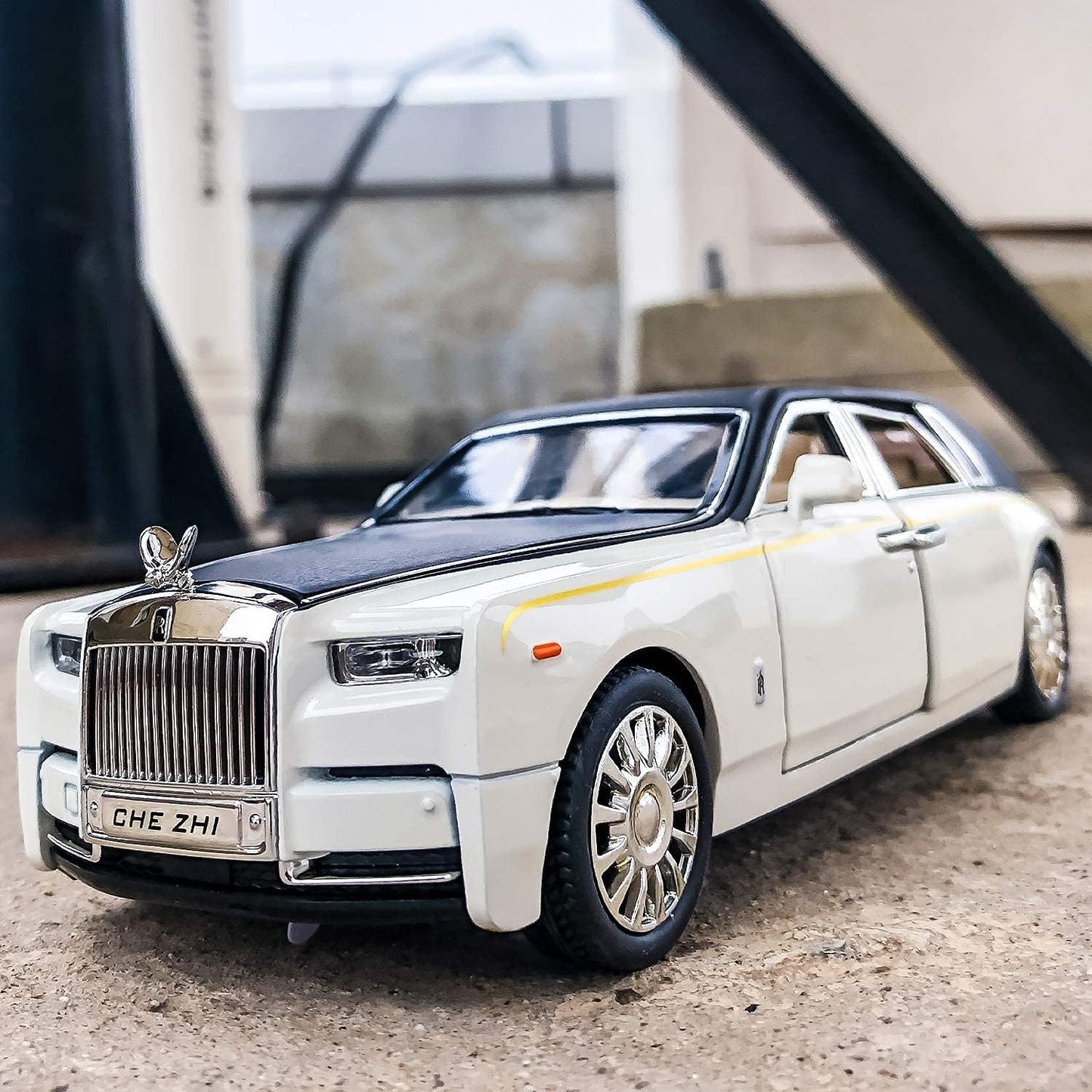 Alloy Rolls Royce Model Car 1:32 Car Model For Rolls-Royce Phantom Car Model Boy Toy Diecast Toy Cars With Sound & Light & 6 Open Doors For Kids Boy Girl Collect Gift SUV Model Car Toy -White